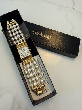 LIKE- NEW Vintage Joan Rivers Chunky Pearl Watch
